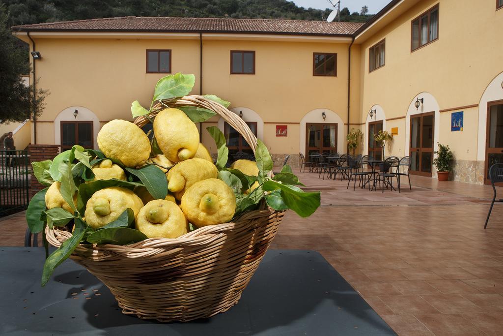 Agriturismo Villa Orchidea Ali Terme Bagian luar foto